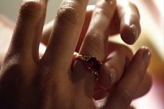 Gossip Girl Jewelry, Blair Waldorf Aesthetic, Blair Waldorf Gossip Girl, Girls Tv Series, Gossip Girl Blair, Gossip Girl Aesthetic, Ruby Heart, Ruby Ring Gold