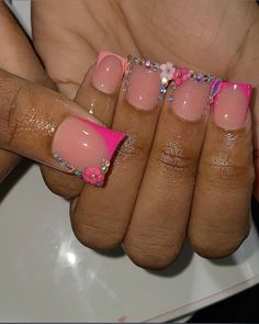 Shortie Birthday Nails, Overlay Nails Pink, Nude And Pink Nail Designs, Nails Acrylic Short Pink, Nail Art For Short Nails, Shorties Nails Summer Colors, Shortie Nail Ideas, Short Nail Designs With Charms, Short Pink Nails Acrylic