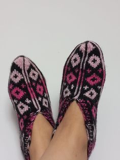 Handmade First Quality S (35-37 size)  Footies Knitting Wool rope Comfortable Knitted Patterns For Winter, Casual Pink Knitting Pattern, Casual Multicolor Fair Isle Pattern, Casual Knitting Patterns With Yarn, Casual Hand Knitted Knitting Pattern, Cozy Knit Pattern, Casual Crochet Knit Patterns, Cozy Black Hand Knitted Pattern, Casual Black Winter Patterns