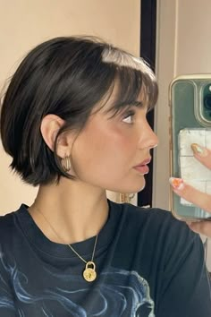 Top 50 Short Bob Hairstyles for Women in 2024 (Detailed Gallery + Video) | 50 Stunning Short Bob Hairstyles for Women Trending in 2024 | Aesthetic Women's Hairstyles & Haircut Inspo Really Short Hair, Chin Length Hair, Short Hair Haircuts, Cut My Hair, Bob Haircut, Short Bob Hairstyles