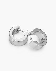 Embrace minimalist style with our Chunkie Huggie Earrings in silver. Their sleek design and comfortable fit make them a go-to accessory for everyday wear, while the 925 sterling silver post guarantees durability and longevity. JAXXON Silver Chunkie Huggie Earrings