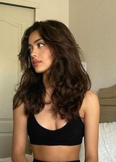 Haircut Inspo For Thick Wavy Hair, 2c Hair With Layers, Layered Medium Hair Wavy, Wavy Layered Hair With Curtain Bangs, V Haircut Curly Hair, Haircut Inspo For Thick Hair, Armpit Length Hair With Layers Wavy, Wolfcut Wavy Hair Long, Cute Hair Cuts For Girls Wavy