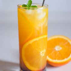 Recette cocktail maison orange & crème de cassis (facile) - Patati Patate Homemade Orange Juice, Orange Juice Cocktails, Cocktail Halloween, Orange Juice Smoothie, Orange Juice Recipes, Orange Juice Drinks, Homemade Cocktails, Juice Drinks, Soft Drinks