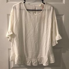 Nwt Cream Blouse Tts Summer Crew Neck Blouse For Brunch, Chic Short Sleeve Tops For Daytime, Feminine Short Sleeve Tops For Daytime, Flowy Cotton Top For Brunch, Casual Crew Neck Blouse For Brunch, Casual Flowy Top For Brunch, Daytime Relaxed Fit Short Sleeve Tops, White Flowy Top For Daytime, Flowy White Top For Daytime