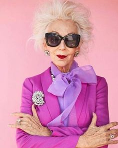 40 Women, Ageless Style, Fashion Buyer, Older Fashion, Fashion Over 40, Classic Dress, Mode Inspiration, Stylish Fashion