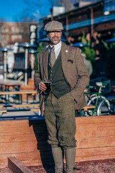 25 Whimsical Vintage Outfits From This Weekend's Tweed Ride - Racked NY Clothes For Men Over 50, 1940s Mens Fashion, Old Man Fashion, 1920 Fashion, Vintage Mens Fashion, Riding Outfit, Edwardian Fashion