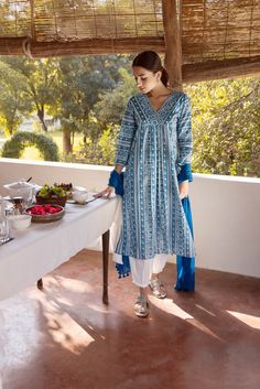 Cotton Suit Designs, Design Kurta, Kurta Patterns, Simple Kurta Designs, Kurti Patterns, Simple Kurti Designs, Kurti Designs Latest, Casual Indian Fashion, Long Kurti Designs