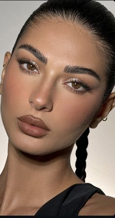 Natural Makeup Dark Brown Eyes, Simple Makeup For Brunettes, Smokey Neutral Makeup, Simple Black Eye Makeup Looks, Light Skin Medium Contrast Makeup, Persian Makeup Looks, Eyeshadow Round Eyes, Deep Medium Contrast Makeup, Medium Medium Contrast Makeup