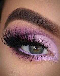 Colorful Eye Makeup Looks, Lavender Makeup Looks, Colourful Makeup Looks, Colourful Eye Makeup, Purple Makeup Looks, Makeup Purple, Eye Makeup Looks