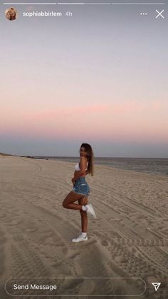 Picture Poses For The Beach, Single Person Poses Standing, Beach Sunrise Pictures Poses, Poses For Solo Pictures, Poses For 1 Person, Cute Beach Pictures By Yourself, Cute Picture Poses By Yourself, Swimsuit Instagram Pictures, Solo Beach Poses