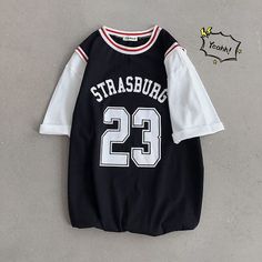 Very good shirt quite quality and comfortable Summer Outfits T Shirt, Oversized T-shirt, Types Of Tshirt, Tee Shirt Oversize, Korean T Shirt, Vintage Basketball Jerseys, Male Tshirt, Basketball Fashion, Basketball Tshirt