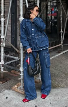 Jean On Jean, Female Gaze, Spring Denim, Outfit Night, Denim Outfits, Double Denim, Fashion Mistakes, Streetwear Outfit, Looks Vintage