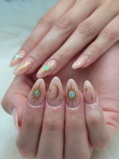 Summer 23 Nail Trends, Sun Moon Nails, Aquarius Birthday Nails, Sun Nails Design, Moon Inspired Nails, Sun And Moon Nails, Boho Nail Ideas, Nails Witchy, Goddess Nails