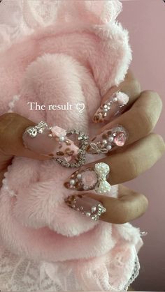 Kawaii Y2k Nails, Simple Gyaru Nails, Gyaru Nails Charms, Gyaru Leopard Print, Hime Gyaru Nails, Pink Gyaru Nails, Himekaji Makeup, Madoka Magica Nails, Nails With A Lot Of Charms