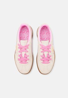 Puma PALERMO UNISEX - Trainers - sugared almond/pink delight/gold Puma Palermo Outfit, Pink Sneakers Outfit, Pink Wishlist, Puma Palermo, Pink Trainers, Dress Code Casual, Basket Style, Preppy Shoes, Pretty Shoes Sneakers