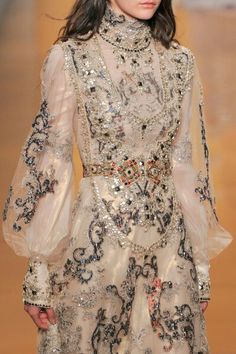 Alta Costura. One Side Sleeve Dress, Instagram Timeline, Reem Acra, Dress Indian, Fantasy Fashion, Mode Inspiration, Beautiful Gowns, Fancy Dresses, Dream Dress