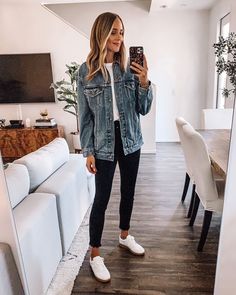 Denim Jacket Trend, Jean Jacket Styles, Denim Shorts Outfit, Look Legging, Jean Jacket Outfits, Fitted Denim Jacket, Oversized Jean Jacket, Denim Jacket Outfit, Fashion Jackson