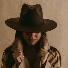 "Looking for a hat that will help you stand out from the crowd? Check out the Brown Felt Fedora Hat. This eye-catching hat is handmade in México from wool to felt, and features a 10 centimeter wide brim. The elegant brown color is perfect for any outfit, and the hat can be worn all year round. * Handmade in México * Made from natural materials * 5-star rated model * Etsy's pick: selected by Etsy's style and trend editors SIZES Medium (M) = head circumference of 56 - 58.5cm Large (L) = head circu Hat Trends 2024, Brown Fedora Hat Outfit, Outfits With Fedoras For Women, Winter Fedora, Fedora Fashion, Fedora Women, Brown Fedora, Hat Felt, Mexican Hat