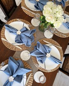 Blue rustic table setting at home. Dining Table Setting Ideas, Anniversary Dinner Ideas, Dinner Table Set, Event Table Settings, Table Setting Design, Blue Table Settings, Rustic Table Setting, Menu Card Template, Corelle Dinnerware