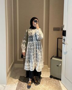 Spil link produk ada di bio, atau bisa komen aja di bawah yagesya👇🏻✨ Ootd Outer, Transparent Outfit, Outfit Outer, Lace Outer, Hijab Trends, Style Hijab