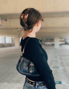 Bag Poses, Parking Garage Photoshoot, Garage Photoshoot, Stylish Photo, Stylish Photo Pose, Parking Garage, Baguette Bag, Photo Pose, Pose Ideas