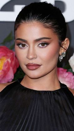 Kylie Jenner, 2022 CFDA Fashion Awards Kylie Jenner Eyes, Kylie Jenner Makeup Look, 90s Makeup Look, Hair Stations, Red Carpet Makeup, Glam Wedding Makeup, Cfda Fashion Awards