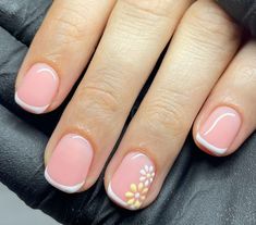 35 Adorable Short Spring Nail Ideas - Lauren Erro Short Nail With French Tip, Flower Gel Manicure, Gel Nails Ideas Short Squoval, Spring Nails For Short Nails, Short Nails With Flower Design, Short Nail Ideas Spring 2024, Biab Nail Inspiration Short, Flower Design On Nails, Short Nails With Flowers