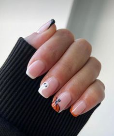 Simple Halloween Nails Short Pumpkin, Short Gel Nail Designs Halloween, Cute Simple Halloween Nails Short, Simple But Cute Halloween Nails, Simple Pumpkin Nail Art, Halloween Simple Nail Designs, East Halloween Nails, Halloween Nails Biab, Modern Halloween Nails