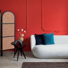 red living room with a white sofa and a black side table Painted Paneling Walls, Paint Color Chart, Paint And Paper Library, Painted Ceiling, Duvet Sets, Interior Walls, Interior Paint, Vintage Colors