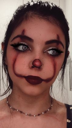 It The Clown Makeup, Killer Clown Makeup Easy, Cute Simple Clown Makeup, Halloween Clown Makeup Aesthetic, Maquillaje Halloween Aesthetic, Pennywise Makeup Girl, Clown Makeup Simple, Maquillaje De Payaso Mujer, Make Clown