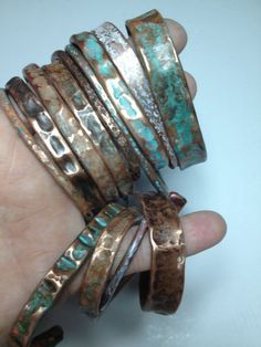 Patina cuffs, handmade copper jewelry, hand hammered... Collar Hippie, Stacked Bracelets, Hammered Jewelry, Copper Jewellery, Book Necklace, Copper Jewelry Handmade, Copper Cuff Bracelet, Copper Cuff, Jewelry Hand