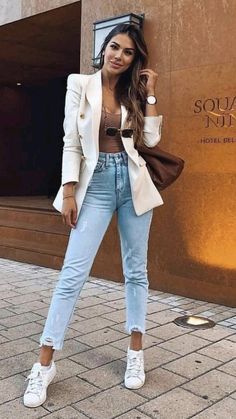 Spring Outfits Casual Chic Classy, Spring Outfits With Blazers, White Jeans Spring 2023, Jeans And Blazer Outfit Casual, Women’s White Blazer Outfit, Rainy Aesthetic Outfit, Outfits Spring 2023 Women, Spring Blazer Outfits 2023, Blazer Outfits Office