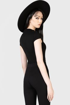 XARA. - Soft-Touch Jersey - High Neckline - Strap Accent with Eyelets + D-Rings - Keyhole Chest - Cap Sleeves - Fitted Wash Cold - Gentle Cycle. with KILLSTAR branding, 95% Viscose 5% Elastane. Keyhole Top, Perfect Wardrobe, Beach Walk, High Neckline, Cap Sleeves