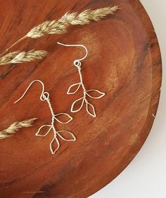 Beautiful handcrafted, branch shaped, silver wire earrings Super lightweight and dainty, you can hardly tell you're wearing them! Measurements: 4.5cm including hook 0.5mm wire Silver plated french hooks The designs may differ ever so slightly due to the nature of the wire and the shaping process.  All orders will arrive neatly, wrapped in ecofriendly friendly packaging If you are ordering as a gift, please let us know at the checkout and we can arrange to add a personalised note in your order for you if you wish Wire Earring Shapes, Wire Earring Designs, Wire Earing Ideas, Diy Necklace Wire, Wire Leaf Earrings, Wire Jewelry Patterns Earrings, Handmade Dainty Threader Earrings, Silver Wire Wrapped Nature-inspired Earrings, Minimalist Silver Plated Drop Earrings