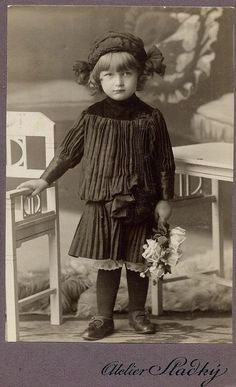 Child Portrait, Cabinet Cards, Portrait Vintage, Free Photographs, Images Vintage, Vintage Kids, Vintage Portraits, Look Vintage