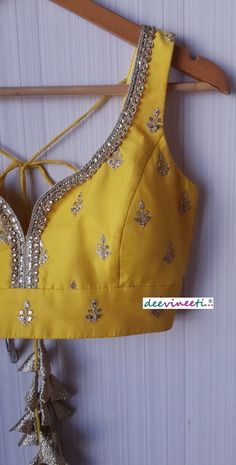 Made to Order Indian Yellow Embroidered Chanderi Lehenga - Etsy India Deep Sweetheart Neckline Blouse, Blouse Peturn, Square Neck Blouse Designs Indian, Celebrity Blouse Designs, Yellow Blouse Designs, Blouse Aesthetic, Golden Skirt, Chanderi Lehenga, Sari Traditional