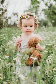 Athena Portrait, Baby First Birthday Photo Shoot, Daisy Fields, Toddler Pictures, Toddler Photoshoot, Spring Photoshoot, Toddler Photos, Photo Shoot Ideas