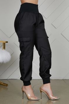 Jogger Pants Outfit Women, Jogger Pants Outfit, فستان سهرة, Black Women Fashion, Fashion Joggers, Jack Wolfskin, Fesyen Wanita, Pants Black, Moda Casual