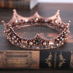 Pageant Tiara, Istoria Artei, Royal Crowns, Crystal Hair Accessories, Style Royal, Tiara Wedding, Men Hair