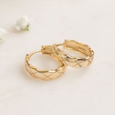 Carol Hoops Round Earrings Circles Gold, Gold Pendants For Men, Fancy Sandals, Wood Dishes, Beautiful Gold Necklaces, Gold Chain Design, Gold Pendants