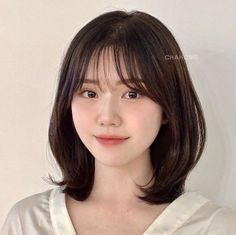 Korean Air Bangs Short Hair, Medium Haircut With Bangs, Kpop Short Hair, Asian Short Hair