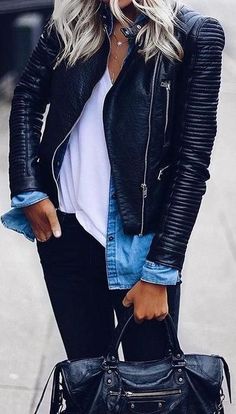 layers. white tee. denim shirt. leather biker jacket. spring street style. Denim Shirt Outfits, Looks Jeans, Leather Jacket Outfits, Cooler Look, Outfits Fall, Winter Warmers, 가을 패션