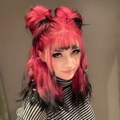 Natural Split Dye, Split Dyed Hair Ideas, Pink And Black Split Dye, Split Hair Color Ideas, Split Dye, Feminine Hairstyles, Hair Dye Ideas, Dyed Hair Inspiration, Split Hair