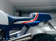 a close up view of the seat and handlebars on a motorbike