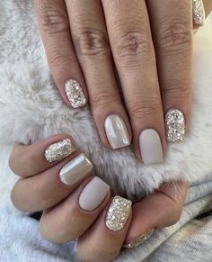 Neutral Colored Nail Designs, Gold And Natural Nails, Bridal Nails Wedding Autumn, Fancy Wedding Nails For Bride, Nails For A Gala, Fall Wedding Nail Ideas For The Bride, Shellac Wedding Nails For Bride, Short Bridesmaid Nail Ideas, Wedding Guest Manicure Ideas