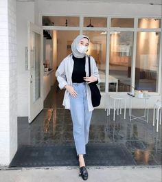 Crop Top Hoodie Outfit Jeans, Ootd Kondangan Hijab Styles Casual, New Hijab Style, Ootd Kemeja, Ootd Hijab Style, Ootd Jeans, Ootd Hijab Casual