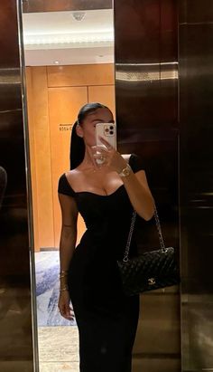 Long Dresses Outfit, Effortlessly Chic Outfits, New Years Eve Outfits, Looks Black, Classy Casual Outfits, Modest Fashion Outfits, Feminine Outfit, Date Outfits