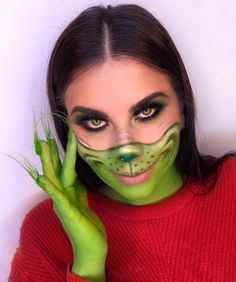 Female Grinch Makeup, Grinch Makeup Look, Grinch Christmas Makeup, Christmas Makeup Grinch, Grinch Face Makeup, Christmas Sfx Makeup Ideas, Sfx Christmas Makeup, Grinch Halloween Makeup