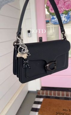 Cute Purses Designer, Tabby Coach Bag, Coach Purses Aesthetic, Coach Bags Black, Coach Purse Aesthetic, Coach Bags Aesthetic, Coach Aesthetic, Coach Tabby 26, Purse Aesthetic