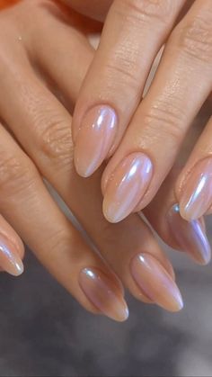 The Best Nail Trend so Far: 8 Chrome Nails Styles for You to Try Right Now | GEAUTE. Pink Champagne Nails, Champagne Chrome Nails, Nails Silver Glitter, Nails Champagne, Prom Nails Silver, Nails Styles, Nails Chrome, Chrome Nails Designs, Gold Prom